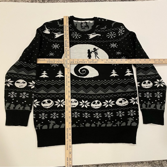 Christmas Sweater Bundle Size Medium - Picture 7 of 10